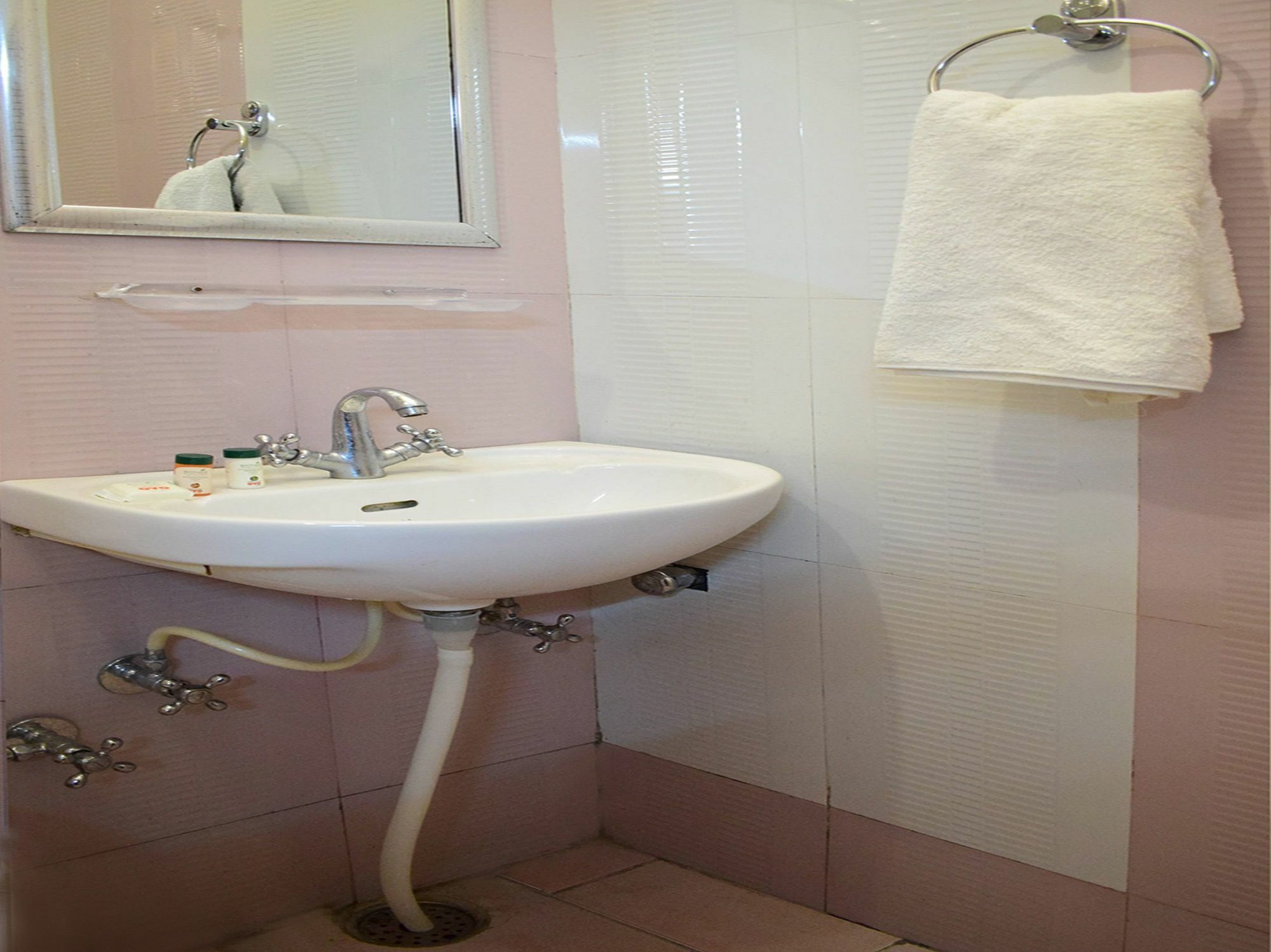 Hotel O Royal Inn Shimla Zewnętrze zdjęcie